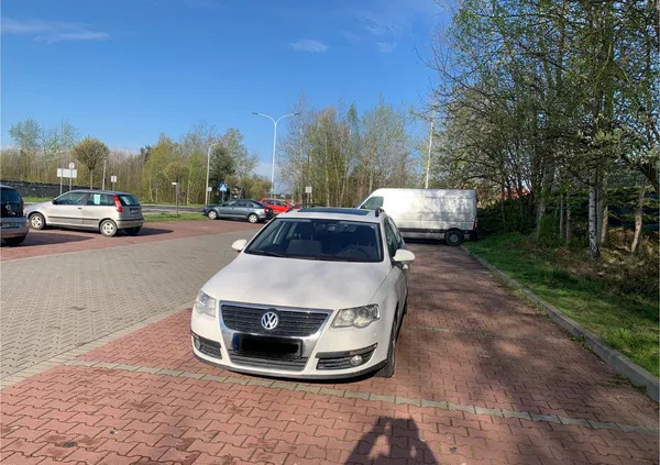 śląskie Volkswagen Passat cena 12700 przebieg: 454000, rok produkcji 2009 z Tychy